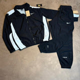 CONJUNTO SPORTSWEAR NK X NCT - Preto e Branco