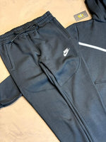 CONJUNTO TECH FLEECE BALACHAVA - PRETO