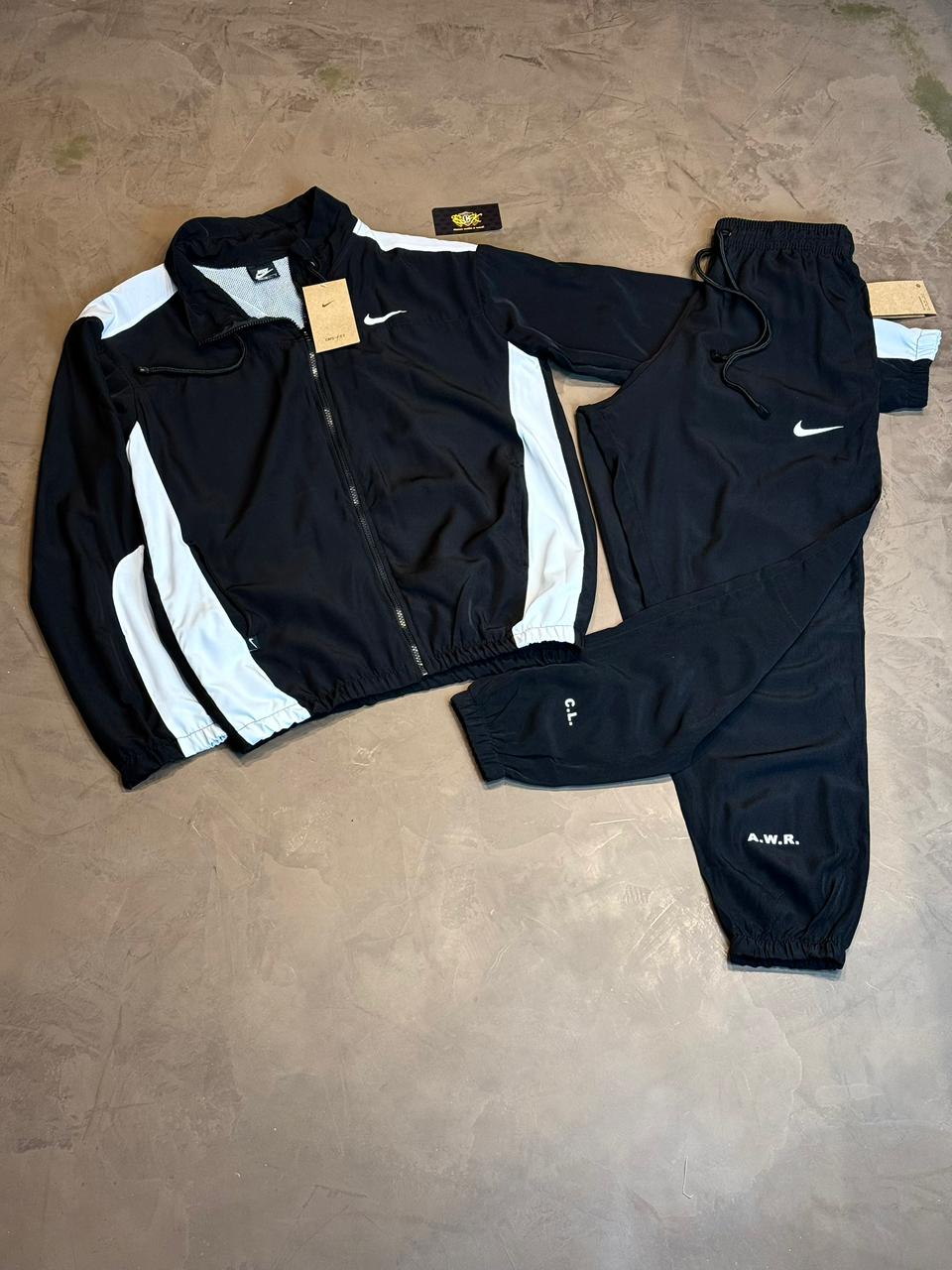 CONJUNTO SPORTSWEAR NK X NCT - Preto e Branco