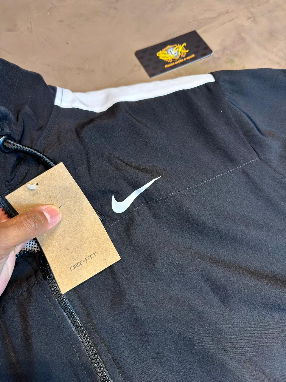 CONJUNTO SPORTSWEAR NK X NCT - Preto e Branco