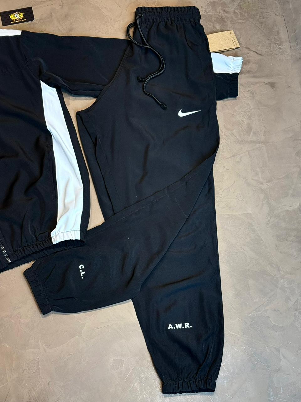 CONJUNTO SPORTSWEAR NK X NCT - Preto e Branco