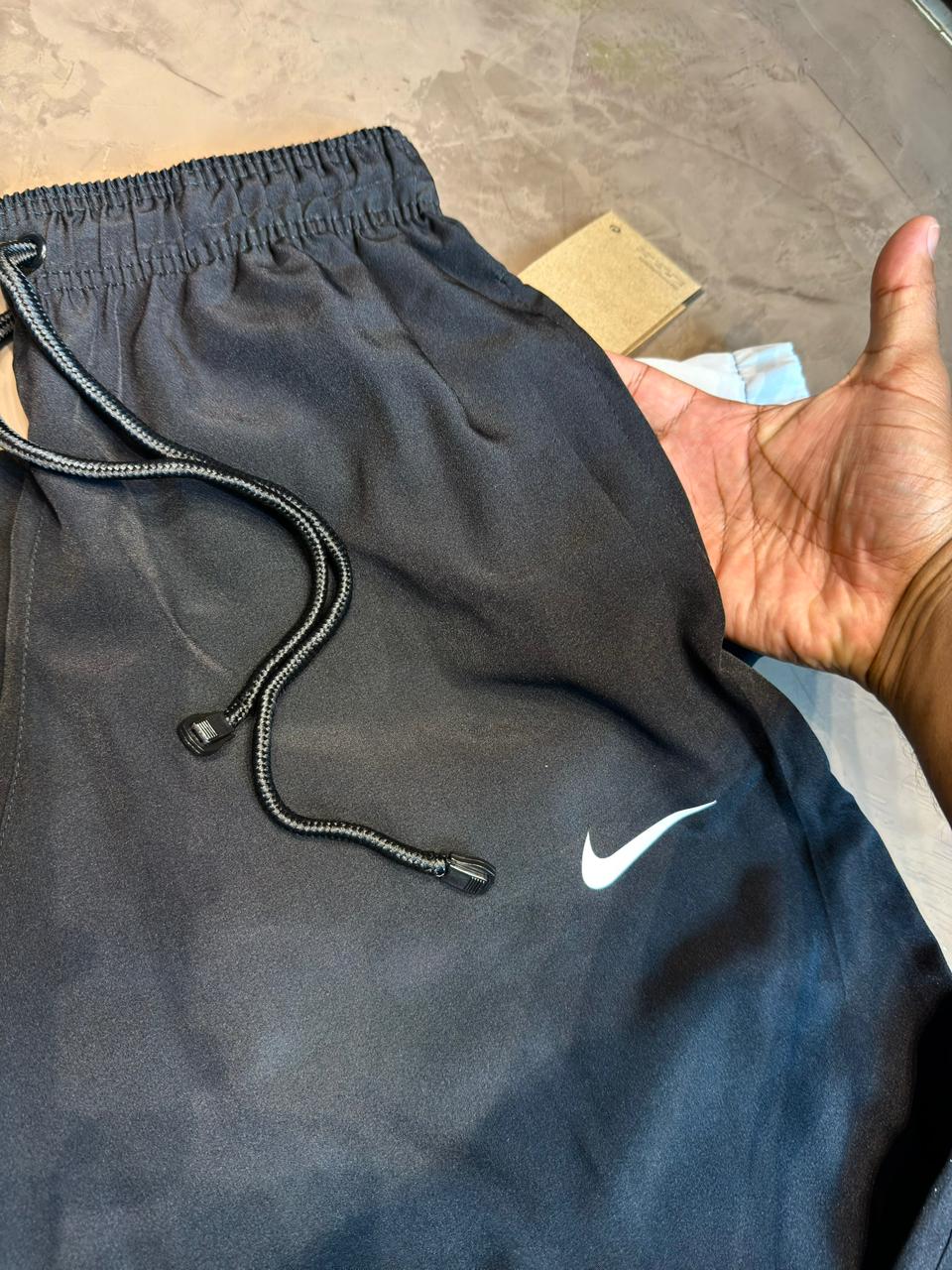 CONJUNTO SPORTSWEAR NK X NCT - Preto e Branco