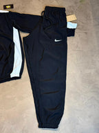 CONJUNTO SPORTSWEAR NK X NCT - Preto e Branco
