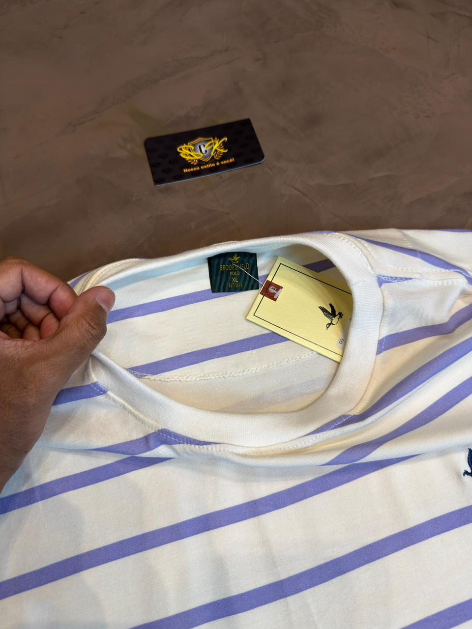 CAMISETA LISTRADA BROOKS - ROXO E BRANCO