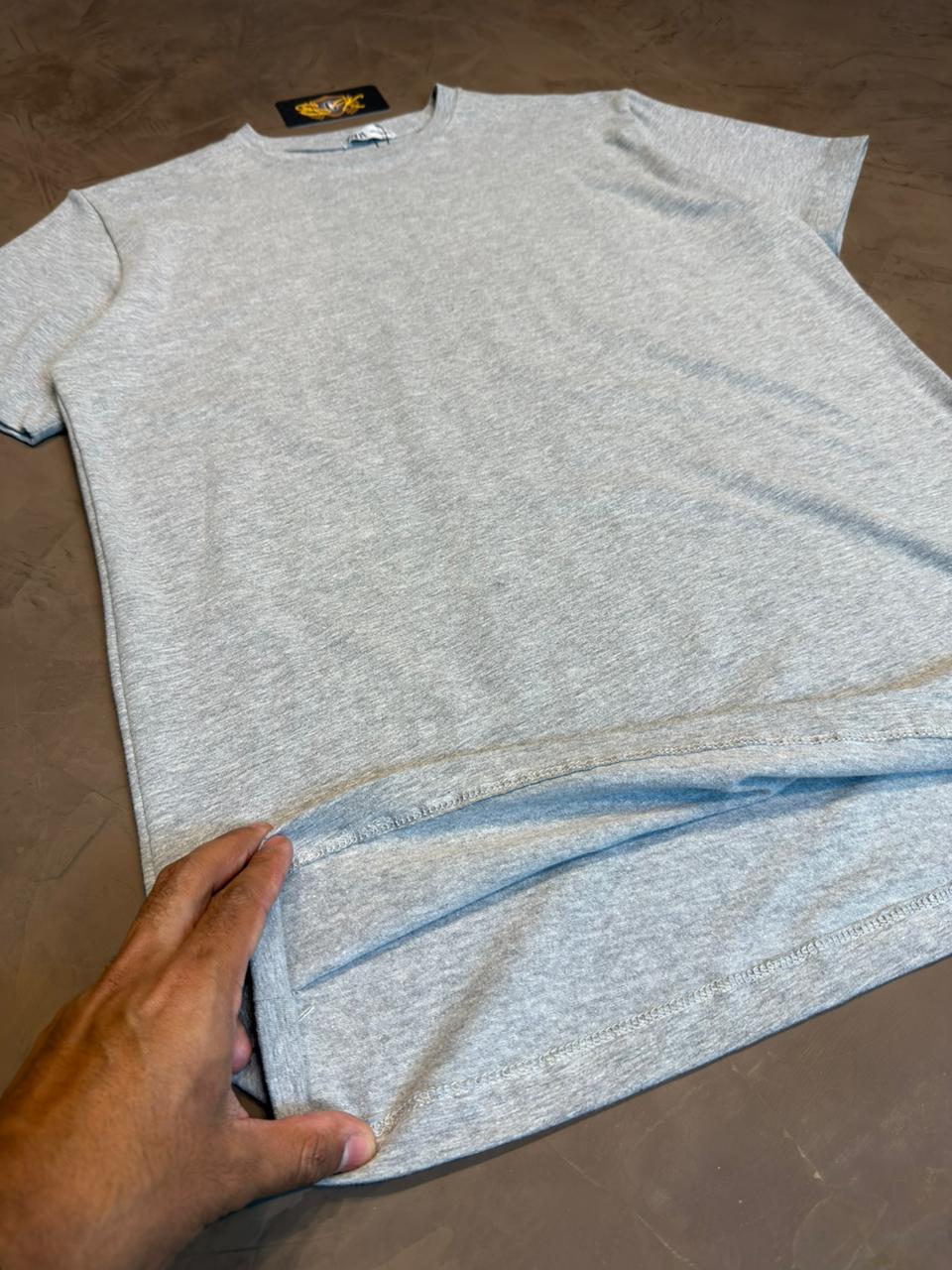 CAMISETA ZAR4 LISA - CINZA CLARO