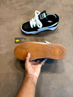 TÊNIS PM 180 - PRETO E BRANCO