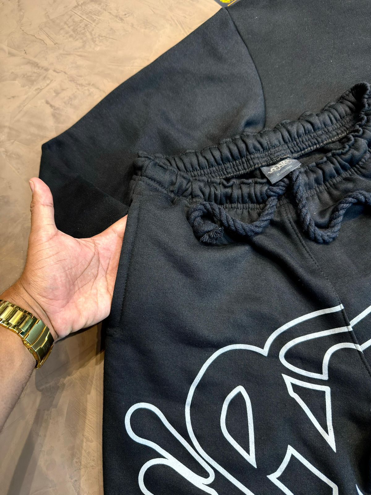 CONJUNTO $YNA WORLD MOLETOM - PRETO E CINZA
