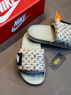 SLIDER NK X LV OFFCOURT - BEGE E PRETO