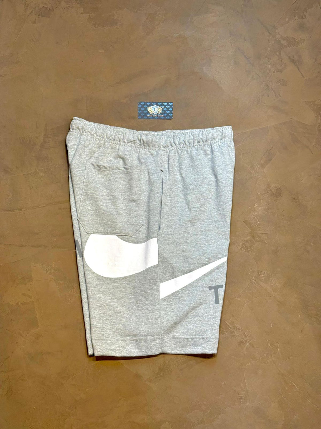 BERMUDA MOLETOM NK TM BIG SWOOSH - CINZA