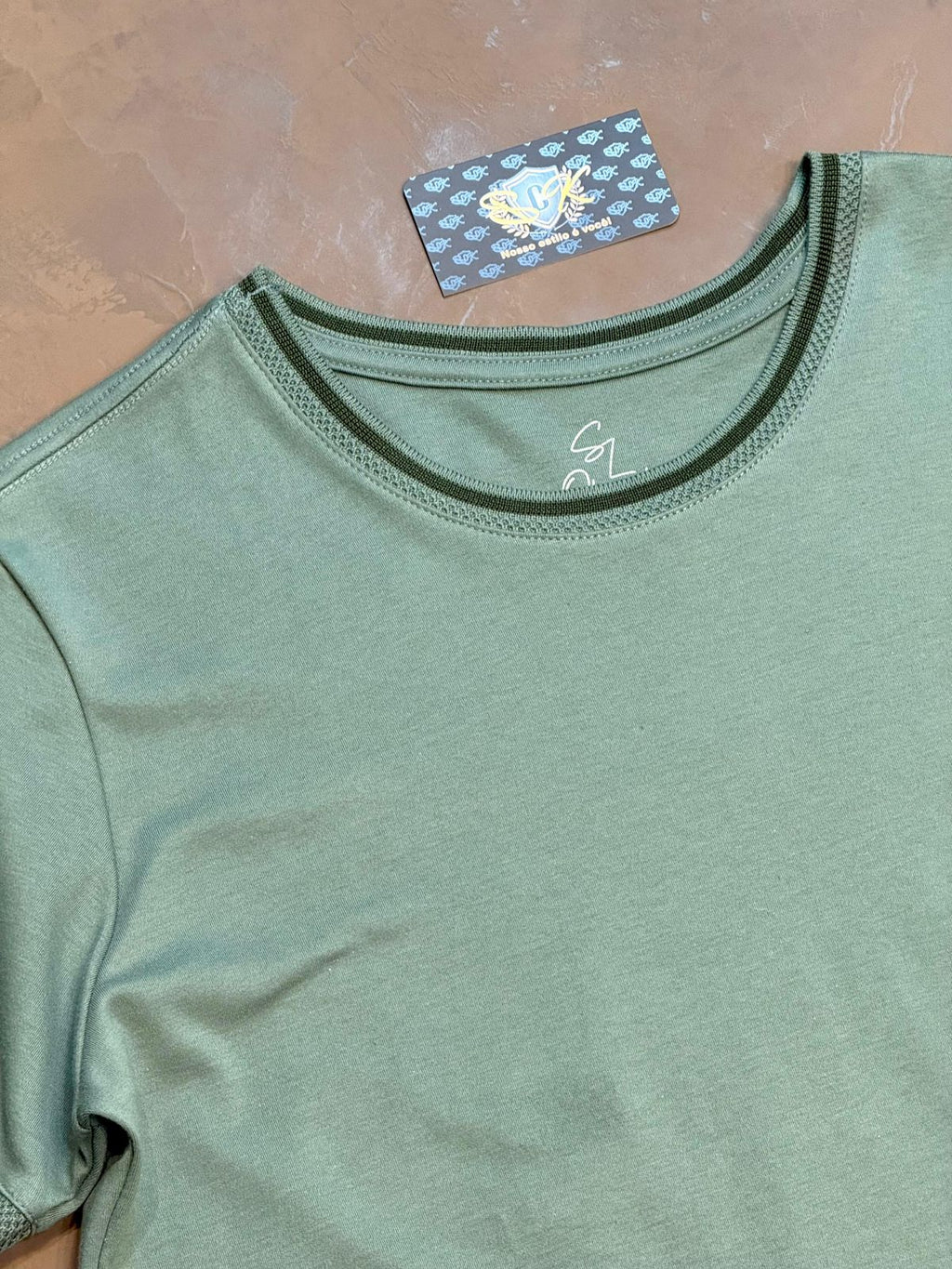 CAMISETA GOLA REDONDA - VERDE
