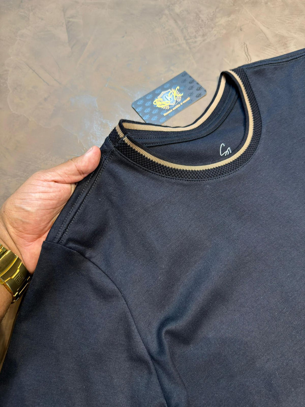 CAMISETA GOLA REDONDA - PRETA