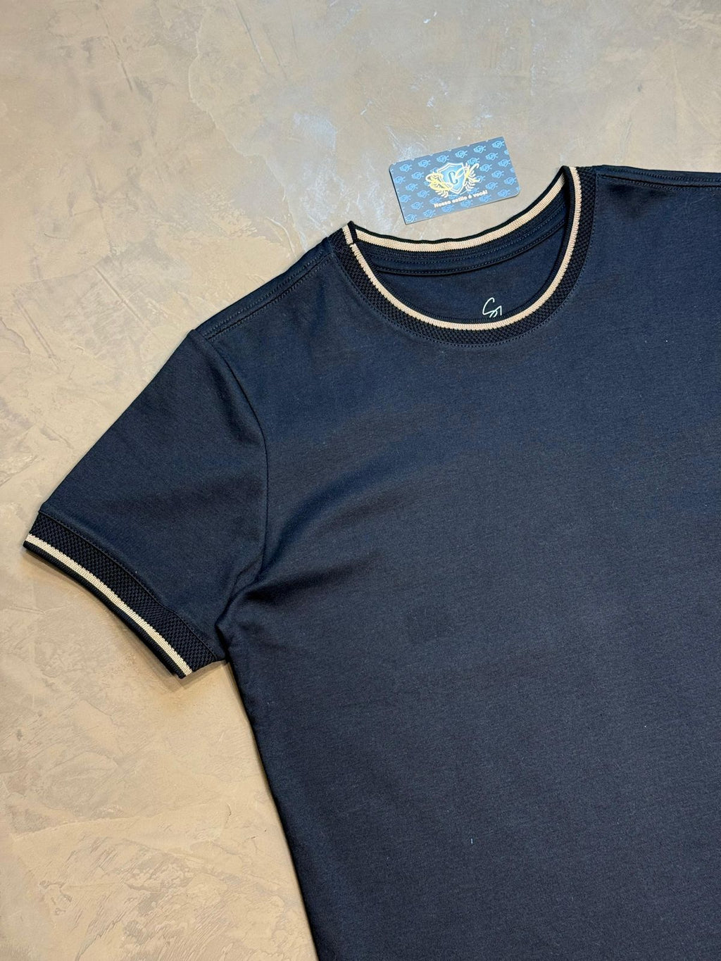 CAMISETA GOLA REDONDA - PRETA