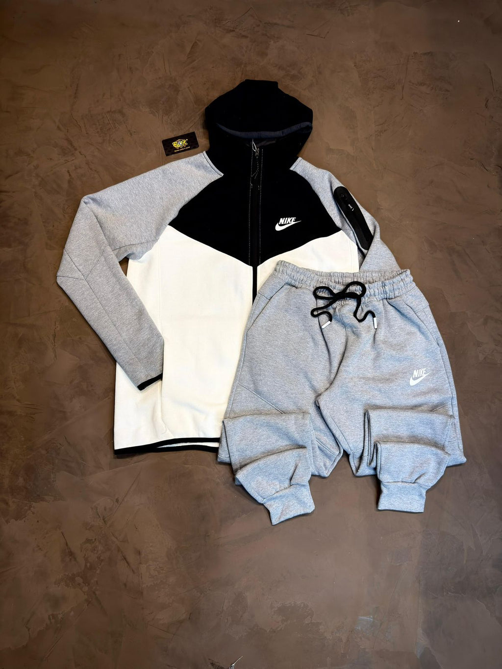 CONJUNTO NK TECH FLEECE - CINZA E PRETO