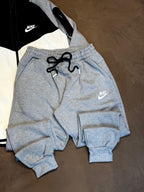 CONJUNTO NK TECH FLEECE - CINZA E PRETO