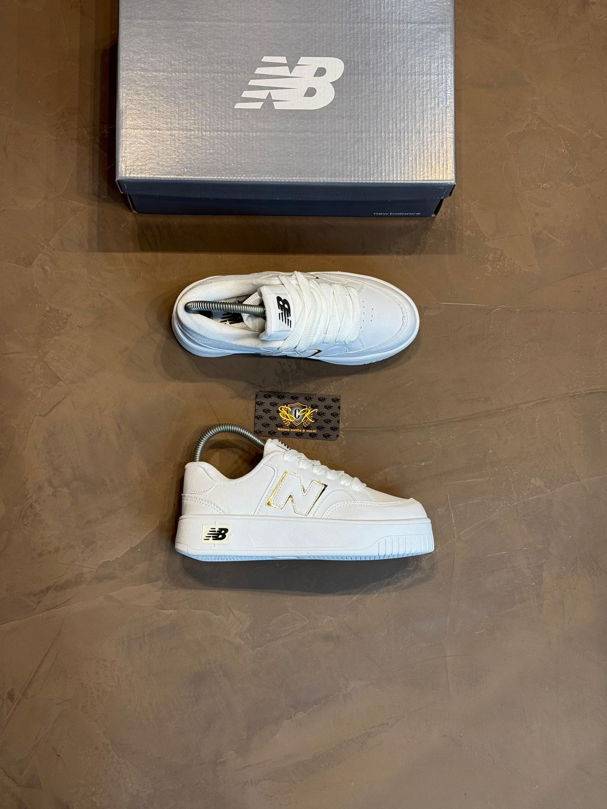 TÊNIS NB "LOW EDITION" - GOLD E BLACK