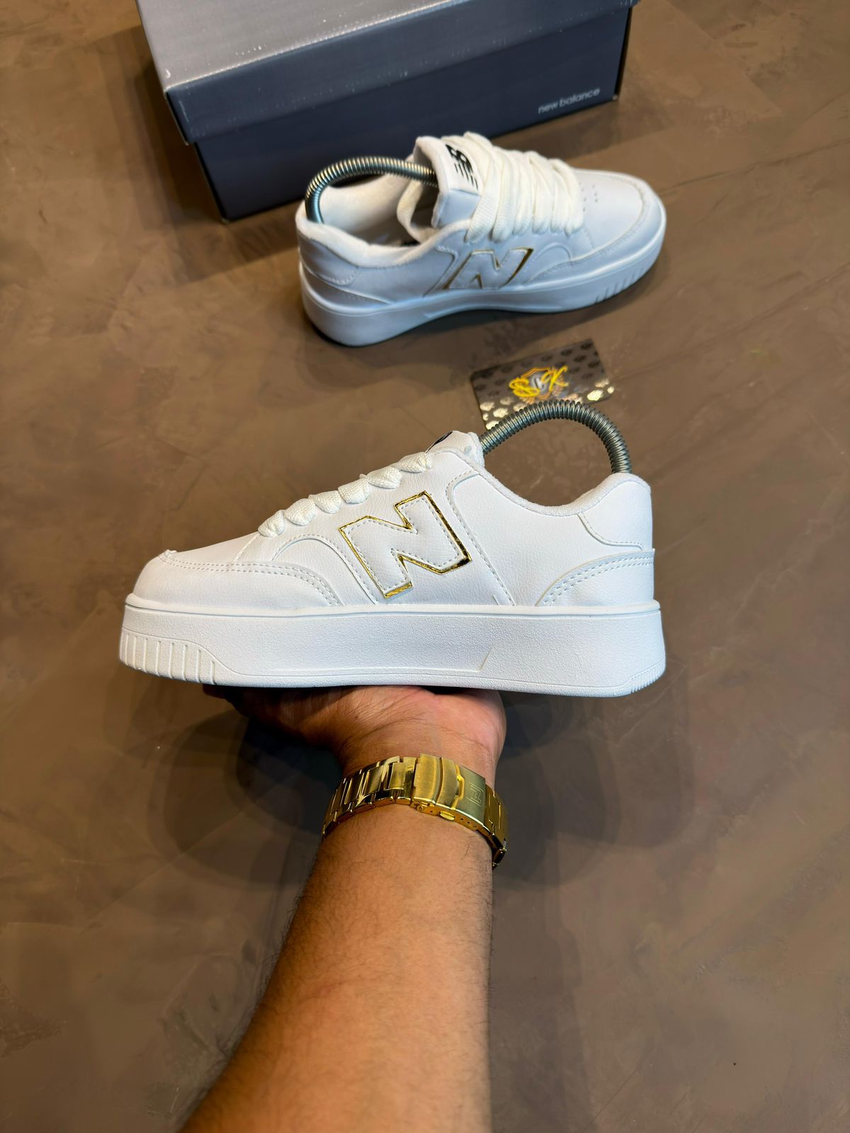 TÊNIS NB "LOW EDITION" - GOLD E BLACK