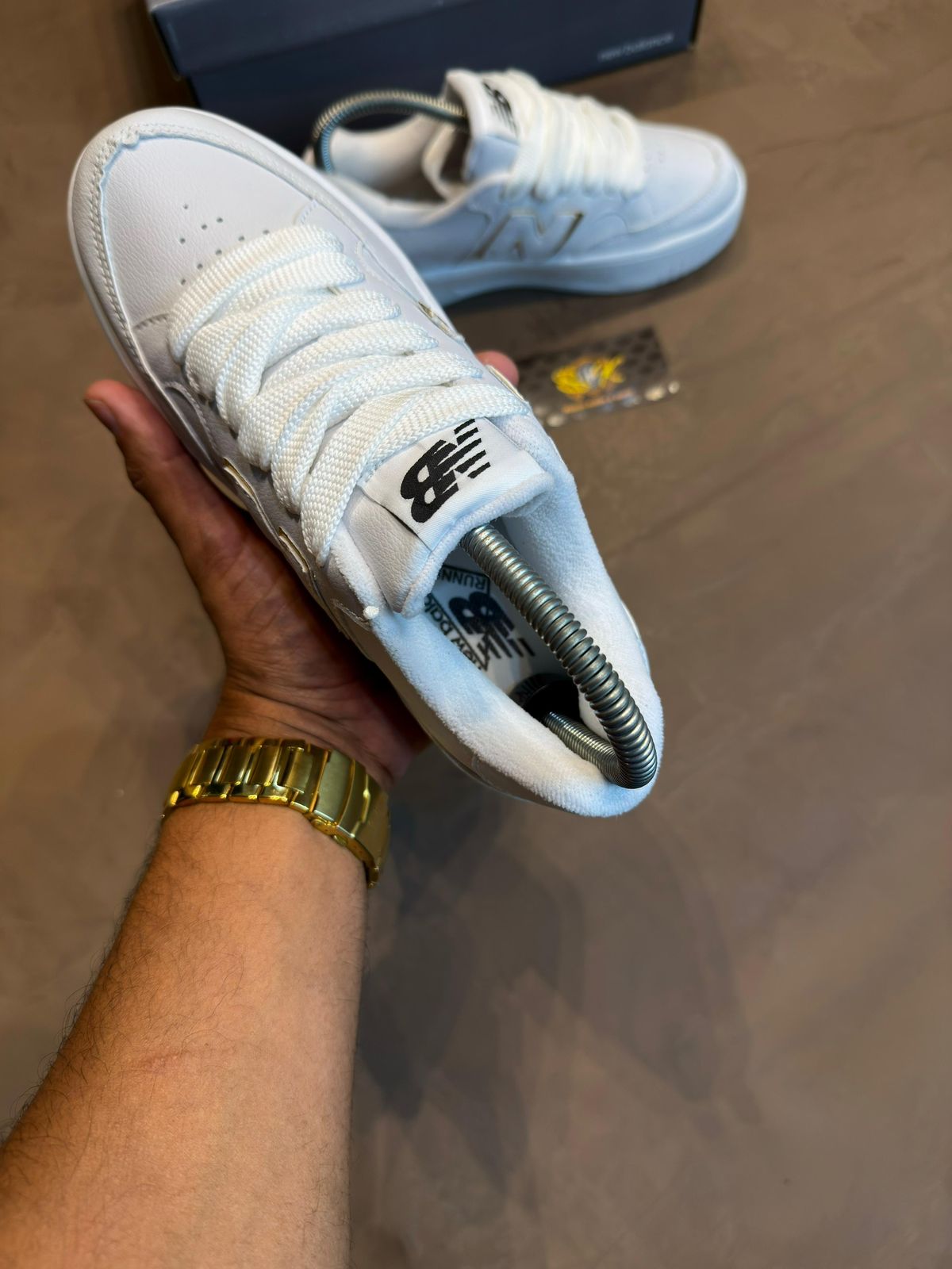 TÊNIS NB "LOW EDITION" - GOLD E BLACK